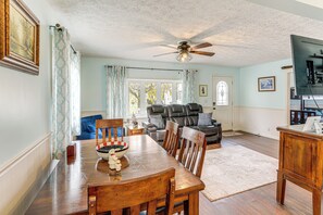 House (3 Bedrooms) | Interior