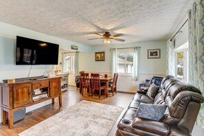 House (3 Bedrooms) | Interior