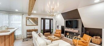 เดินไปที่ Fox Lake: บ้านทรงเอเฟรมที่พักสัตว์เลี้ยงพักได้พร้อมเตาไฟ