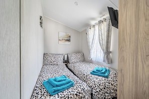 3 bedrooms, iron/ironing board, free WiFi, bed sheets - Cayton Bay Holiday Park Kestrel40 (Scarborough)