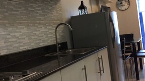 Condo, 1 Bedroom, City View | Bahagian dalam