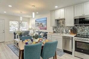 ثلاجة، ميكروويف، فرن، موقد طهي مسطح