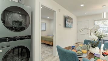 2 habitaciones, tabla de planchar con plancha y wifi gratis
