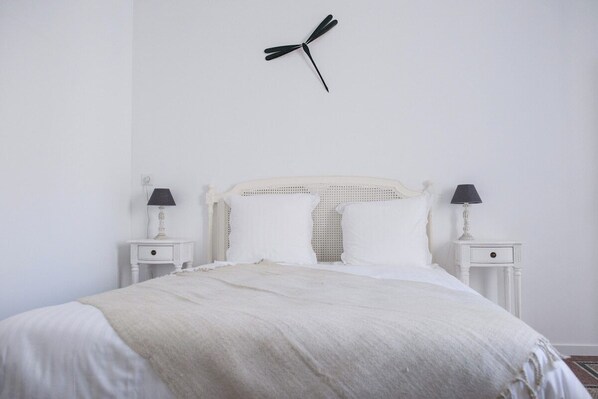 1 bedroom, iron/ironing board, travel cot, WiFi - Suite #1 - a small cocoon opening onto a pleasant patio (Aigues-Mortes)