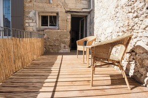Terrace/patio - Suite #2 - a lovely accomadation with a private terrace (Aigues-Mortes)