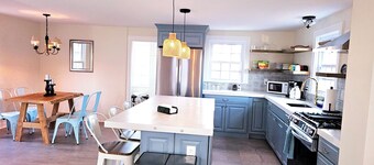 Cozy Coastal Cottage New London