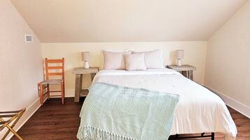 4 bedrooms, desk, iron/ironing board, free WiFi