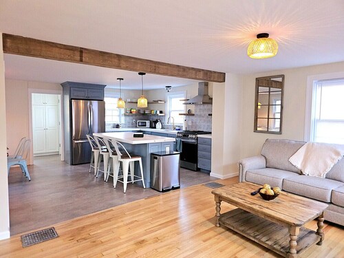 Cozy Coastal Cottage.