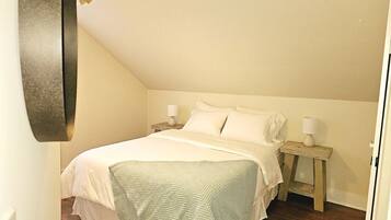 4 slaapkamers, een bureau, een strijkplank/strijkijzer, gratis wifi