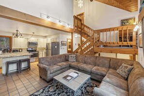 Fernseher, Kamin, Arbeitsbereiche