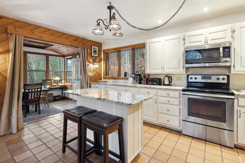 4 BR Home near Lake: 6 min to Okemo Mtn.