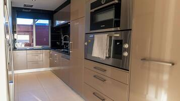 Coffee/tea maker, fridge, microwave, oven