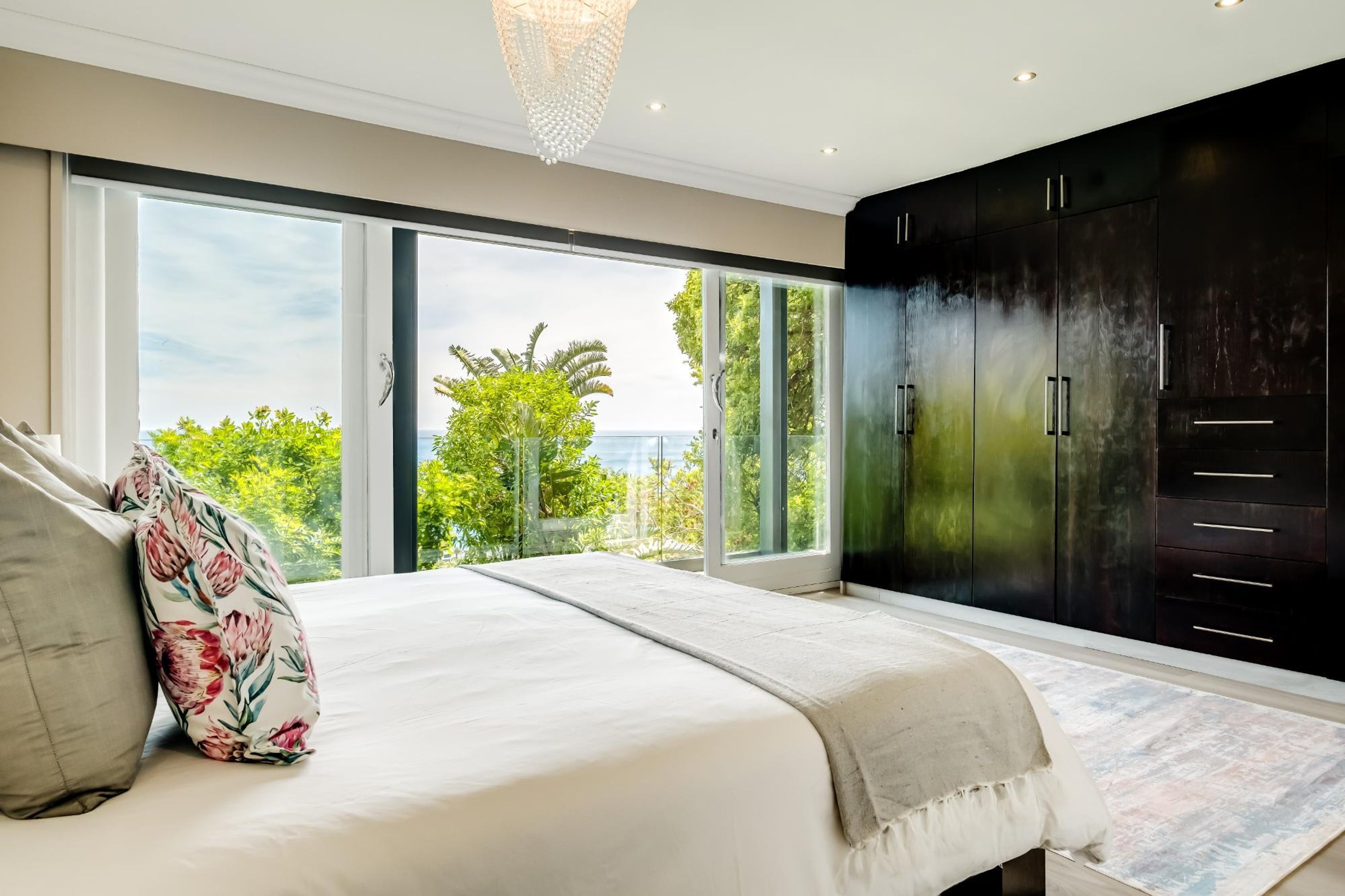 Villa | 4 bedrooms, desk, Internet