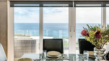 Villa | 4 bedrooms, desk, Internet