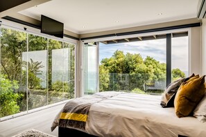 Villa | 4 bedrooms, desk, Internet - Stylish Camps Bay Home With Sea Views Beleza Villa (Cape Town)