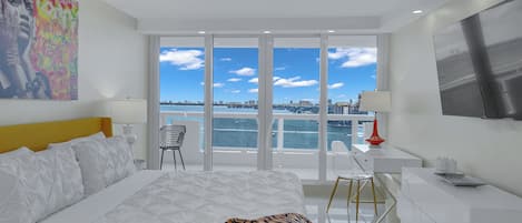 2 chambres, bureau, fer et planche à repasser, lit de bébé portatif