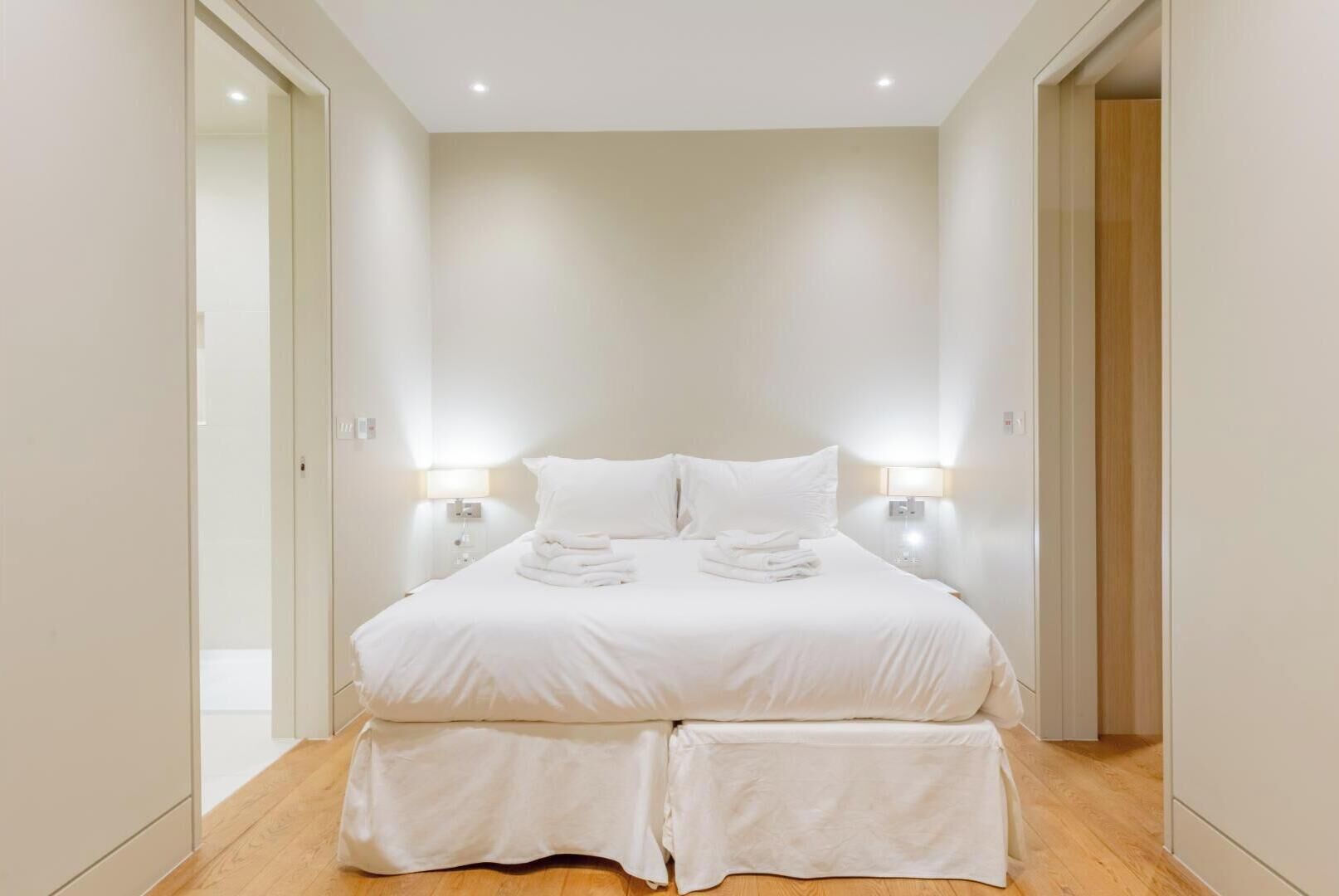 4 chambres, fer et planche à repasser, accès à Internet, literie fournie