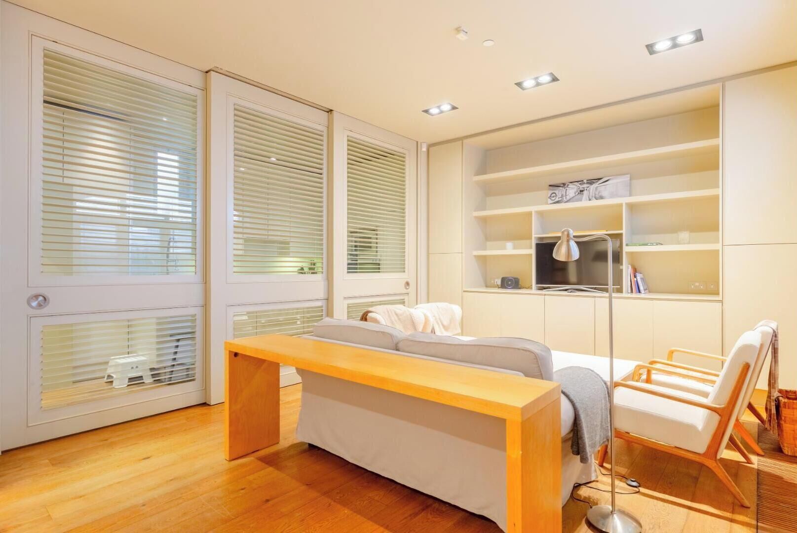 4 bedrooms, iron/ironing board, Internet, bed sheets