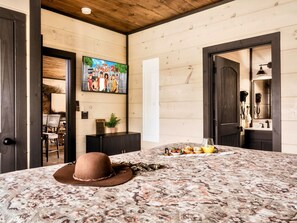 6 bedrooms, desk, iron/ironing board, WiFi - Smoky Mountain Resort | Indoor Pool, Theater, Arcade, Hot Tub | 6BR Sleeps 22 | Near Dollywood (Sevierville)