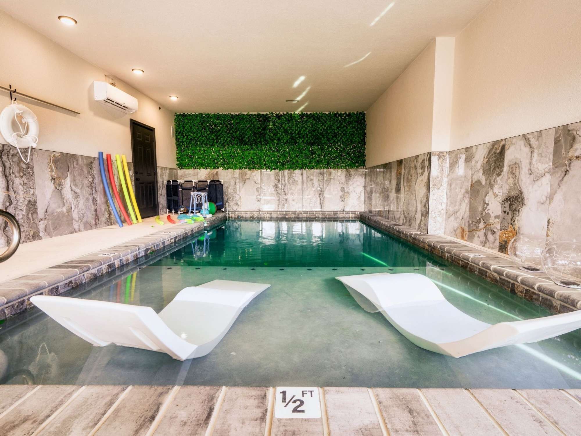 2 piscinas cubiertas, una piscina climatizada