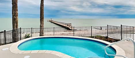 House (4 Bedrooms) | Front of property