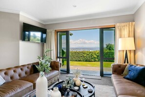 Télévision, cheminée