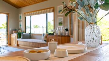 5 bedrooms, WiFi, bed sheets