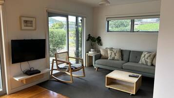 TV, fireplace, stereo