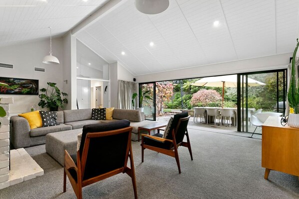 Smart TV, fireplace, stereo, offices