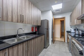 Fridge, microwave, oven, stovetop - Livbnb-2B+Maid's in Dunya, 5Min Walk to Dubai Mall (Dubai)