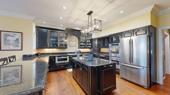 Fridge, microwave, oven, stovetop - New to the rental market, 4th row home! (Hilton Head)