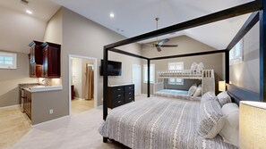 5 bedrooms, iron/ironing board, free WiFi, bed sheets