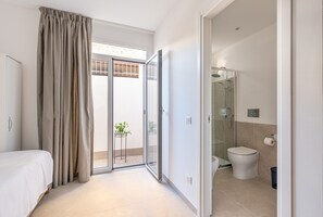 Dusche, Haartrockner, Bidet, Handtücher