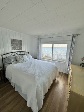 Villa, 4 Bedrooms | 4 bedrooms, free WiFi - Grandview Lakefront Limit 9 4 Bedroom Home (Sebago)