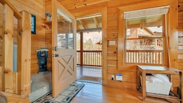 Cabin, 4 Bedrooms | Interior
