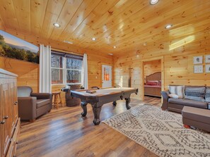 Games room - Bear Hug Hideaway 2 Bedroom Cabin (Pigeon Forge)