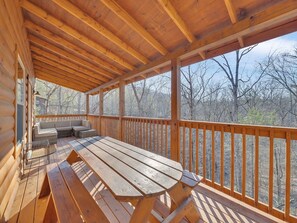 Cabin, 2 Bedrooms | Outdoor dining - Bear Hug Hideaway 2 Bedroom Cabin (Pigeon Forge)