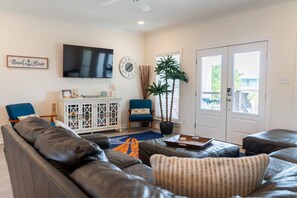 House, 4 Bedrooms | Living area - Sunset Blessing - 207 Arias Ct 4 Bedroom Home (Dauphin Island)