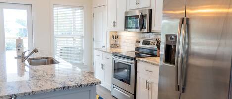 House, 4 Bedrooms | Private kitchen | Fridge, oven, coffee/tea maker, toaster