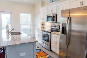 House, 4 Bedrooms | Private kitchen | Fridge, oven, coffee/tea maker, toaster - Sunset Blessing - 207 Arias Ct 4 Bedroom Home (Dauphin Island)
