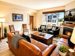 Condo, 2 habitaciones | Área de sala de estar