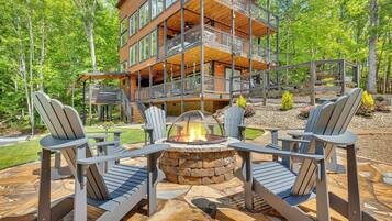 Cabin, 4 Bedrooms | Terrace/patio