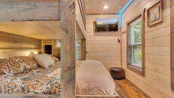 Cabin, 4 Bedrooms | 4 bedrooms, free WiFi