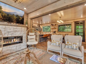 Interior - Ebenezer 4 Bedroom Cabin (Gatlinburg)
