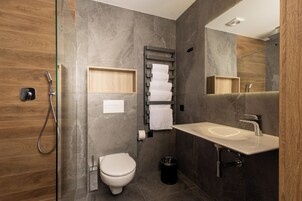 Dusche, Handtücher, Seife, Shampoo