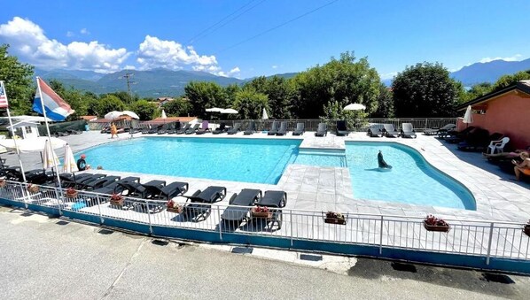 Piscine extérieure (ouverte en saison)