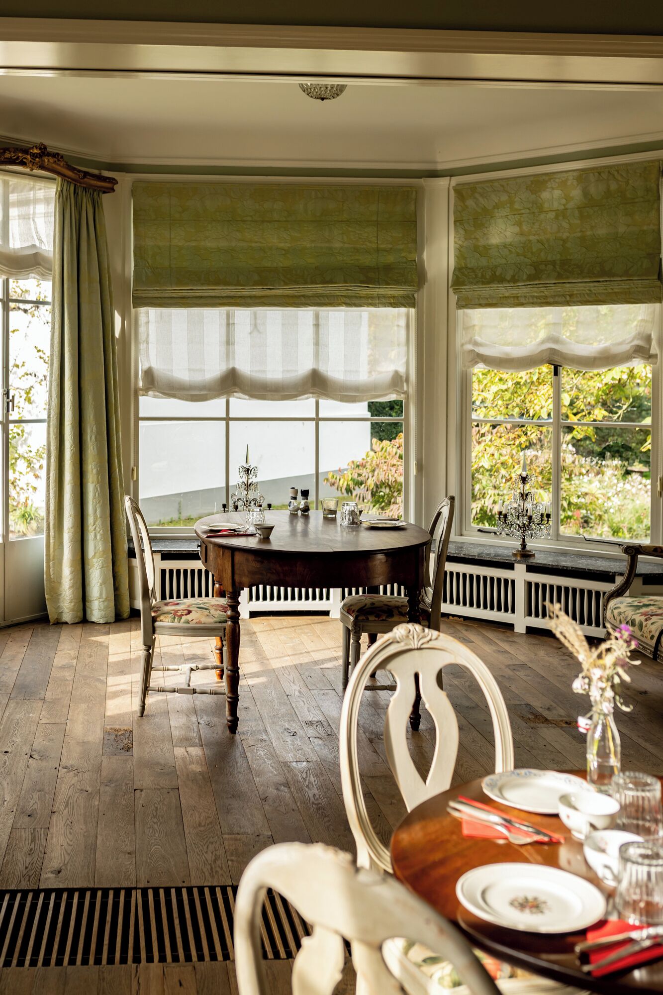 Free buffet breakfast on weekdays