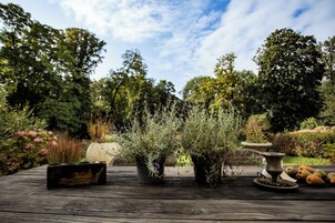 Deluxe Double Room, Garden View | Terrace/patio