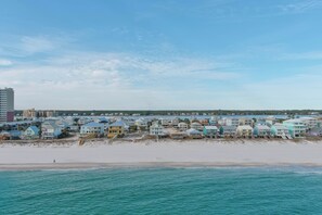 På stranden