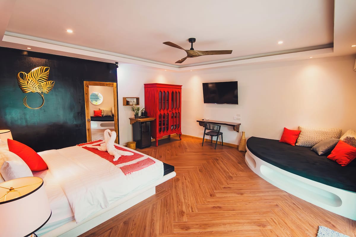 Deluxe Quadruple Room, Garden View | 1 bedroom, free minibar, in-room safe, individually decorated